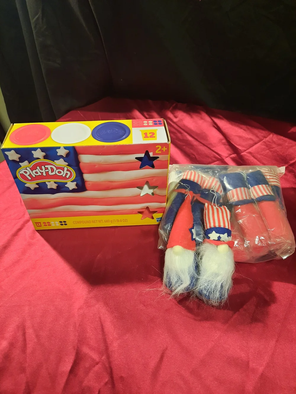Hasbro Play-Doh Modeling Set With 12 Gnomes- Red, White, Blue Celebration